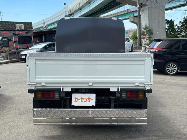 Isuzu Elf 6