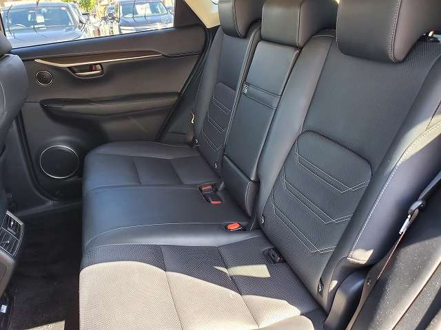 Lexus NX 7