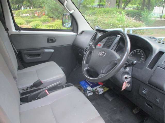 Toyota Light Ace Truck 2