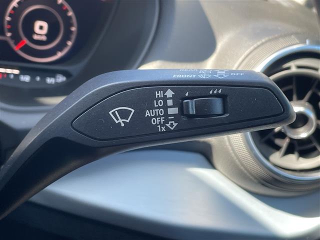 Audi Q2 12