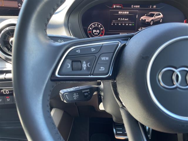 Audi Q2 8