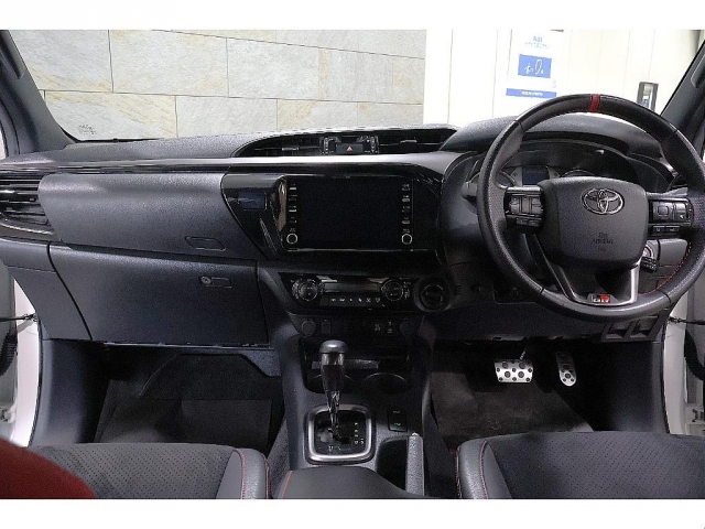 Toyota Hilux 2