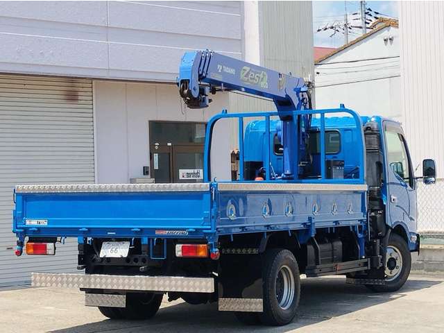 Hino Dutro 2