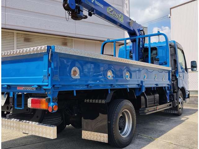 Hino Dutro 8
