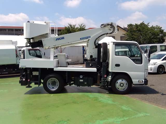 Isuzu Elf 4