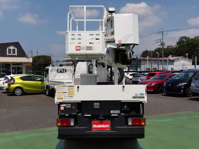 Isuzu Elf 7