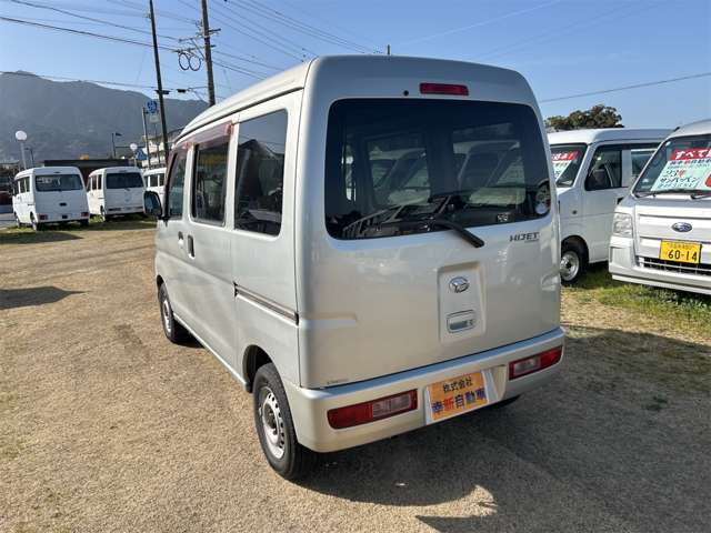 Daihatsu Hijet Cargo 6