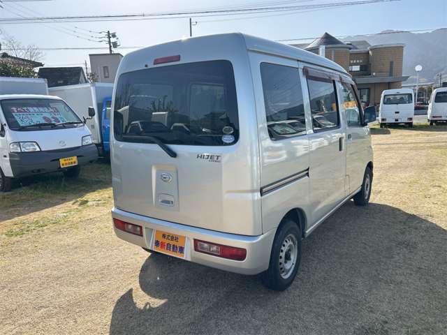 Daihatsu Hijet Cargo 8