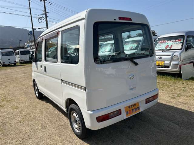 Daihatsu Hijet Cargo 6
