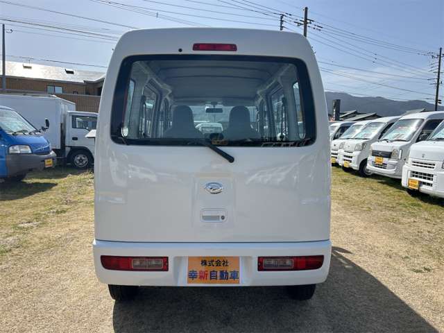 Daihatsu Hijet Cargo 7