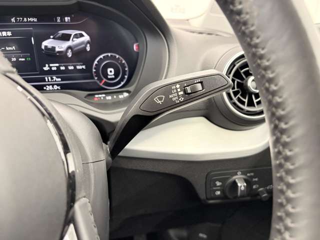 Audi Q2 10