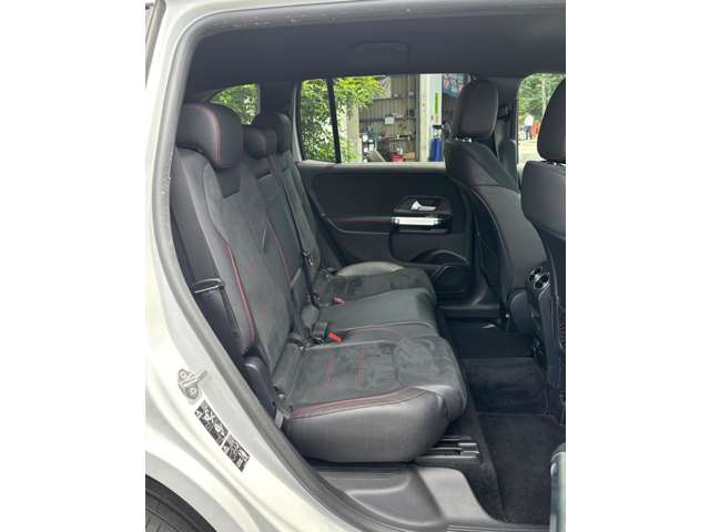 Mercedes-Benz GLB 12