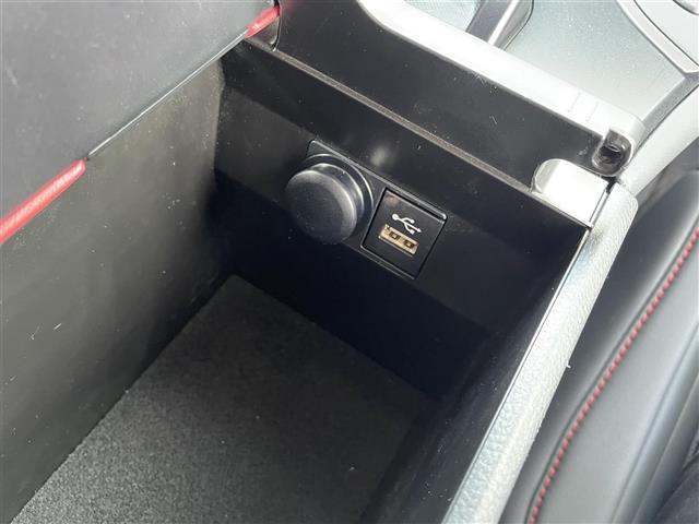 Lexus UX 12