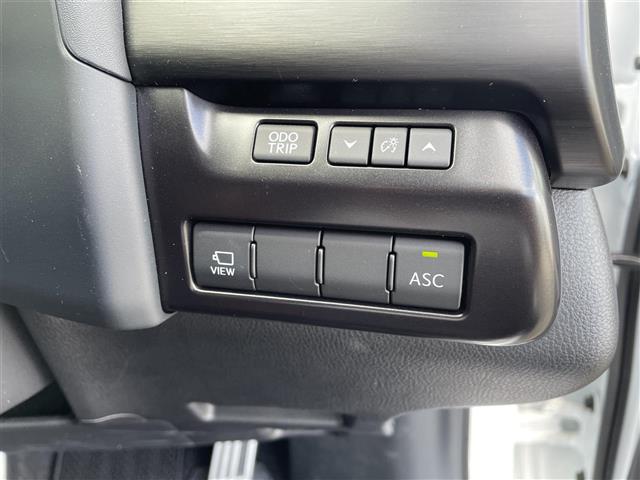Lexus UX 9