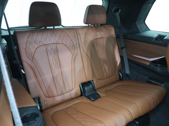 BMW X7 11