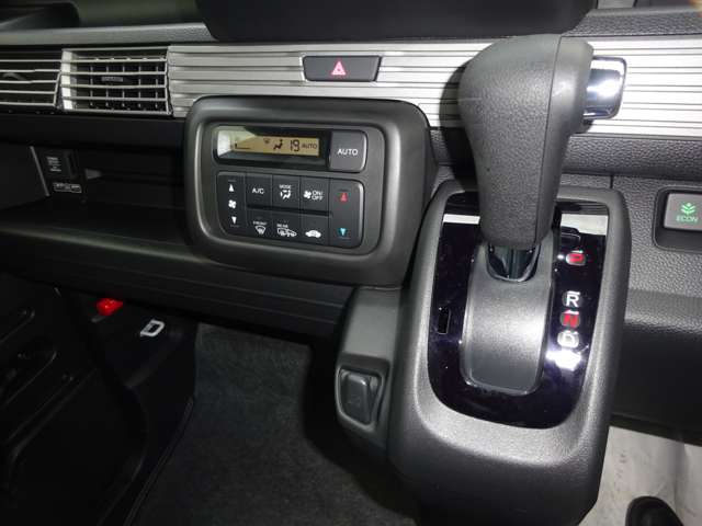Honda N-VAN 10