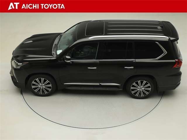 Lexus LX 11
