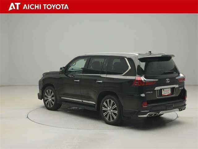 Lexus LX 4