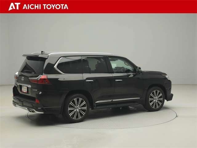 Lexus LX 6