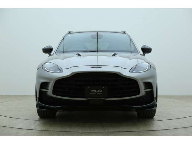 Aston Martin DBX 3