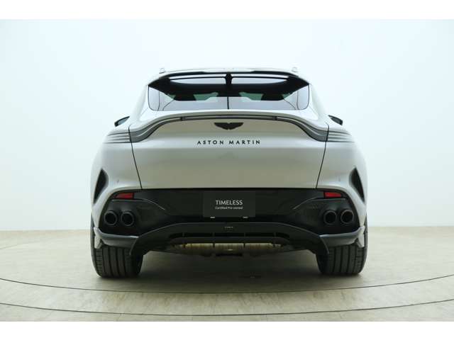 Aston Martin DBX 7