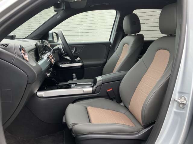 Mercedes-Benz EQB 10