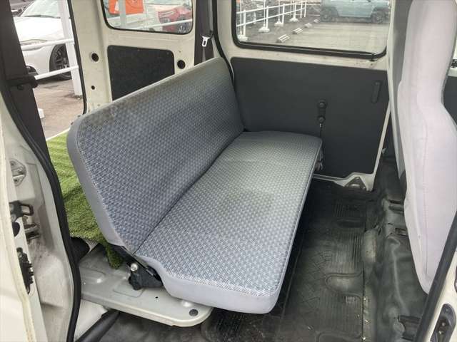 Daihatsu Hijet Cargo 12