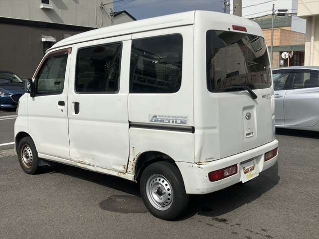 Daihatsu Hijet Cargo 6
