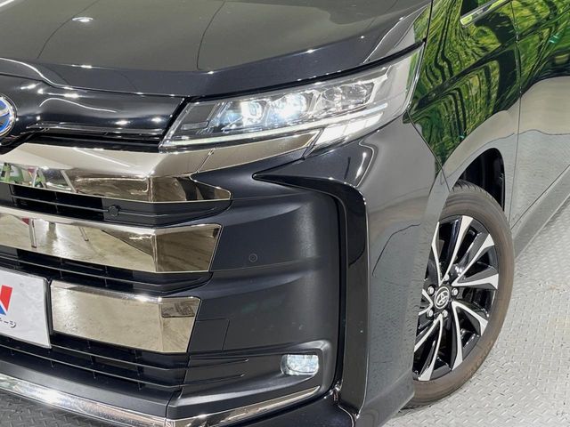 Toyota Noah 12