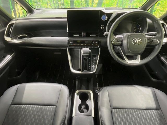Toyota Noah 2