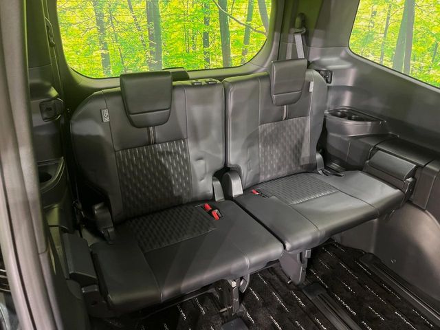 Toyota Noah 9
