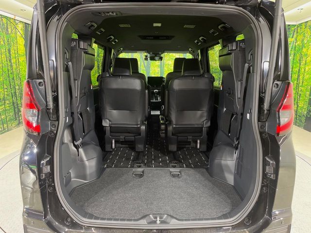 Toyota Noah 10