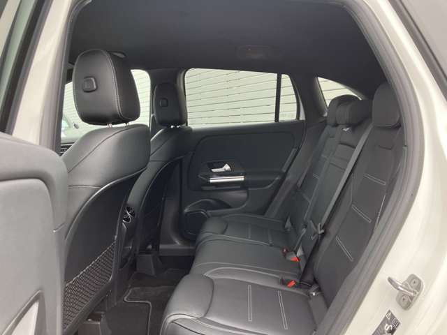 Mercedes-Benz GLA-Class 11