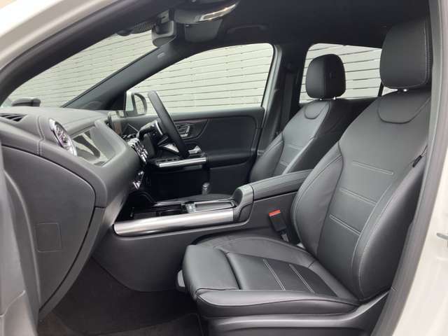 Mercedes-Benz GLA-Class 10