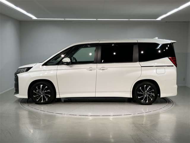 Toyota Noah 7