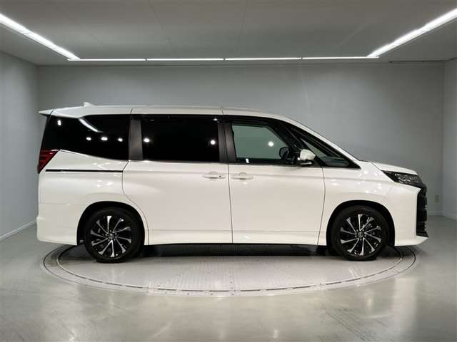 Toyota Noah 9