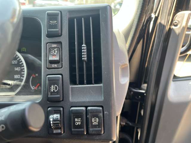 Isuzu Elf 11