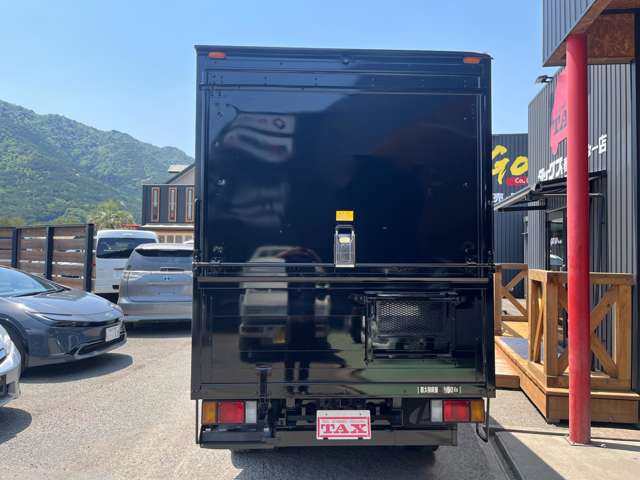 Isuzu Elf 7