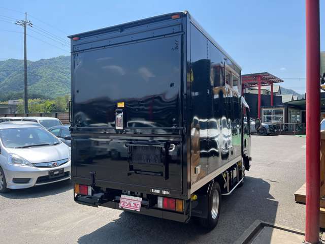 Isuzu Elf 8