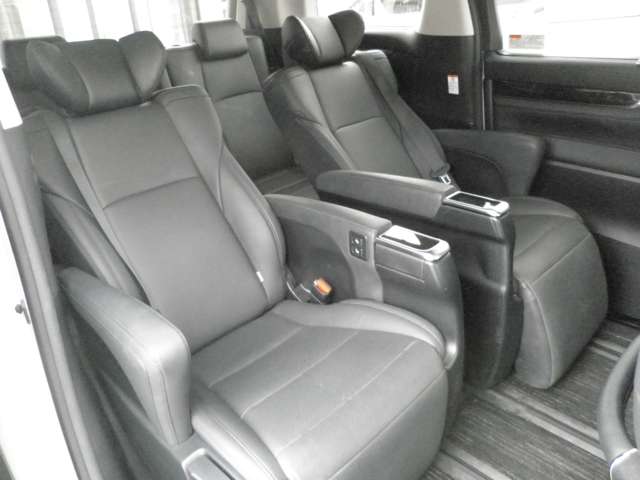 Toyota Alphard 11