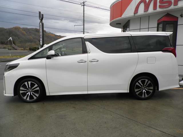 Toyota Alphard 4