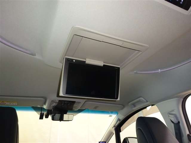 Toyota Vellfire 4