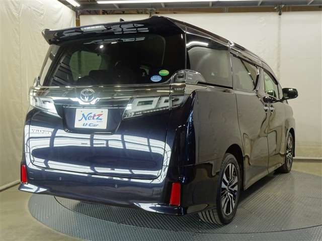 Toyota Vellfire 6
