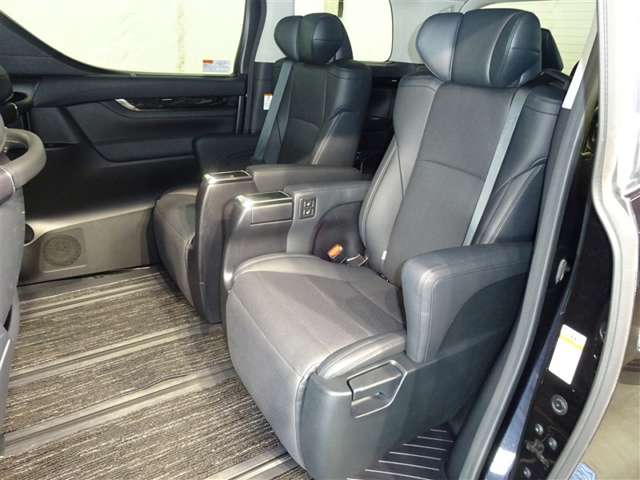 Toyota Vellfire 8