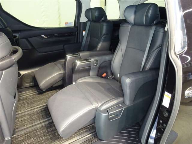 Toyota Vellfire 9