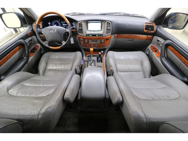 Lexus LX 8