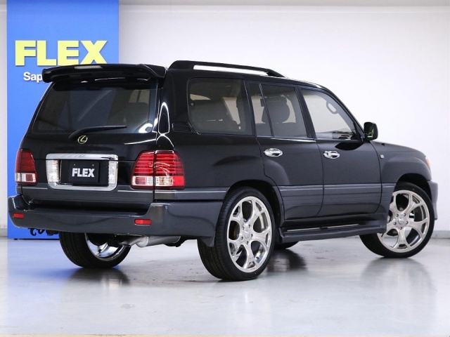 Lexus LX 9