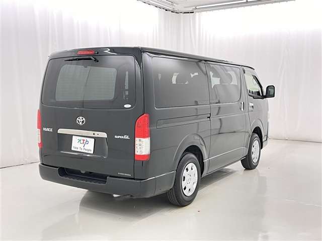 Toyota Hiace Van 7