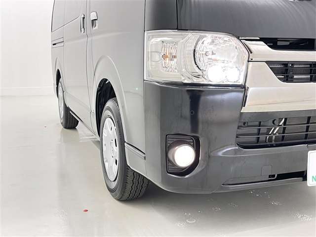 Toyota Hiace Van 8
