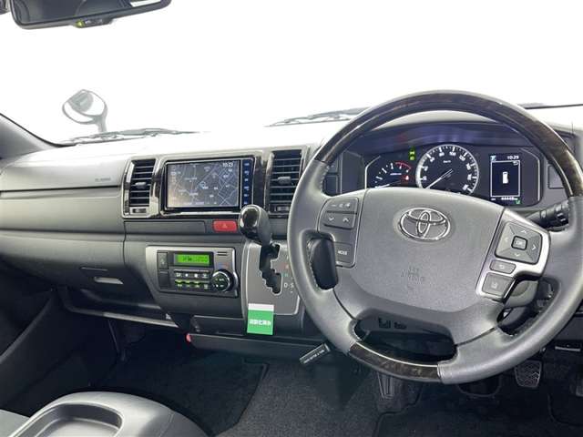 Toyota Hiace Van 9